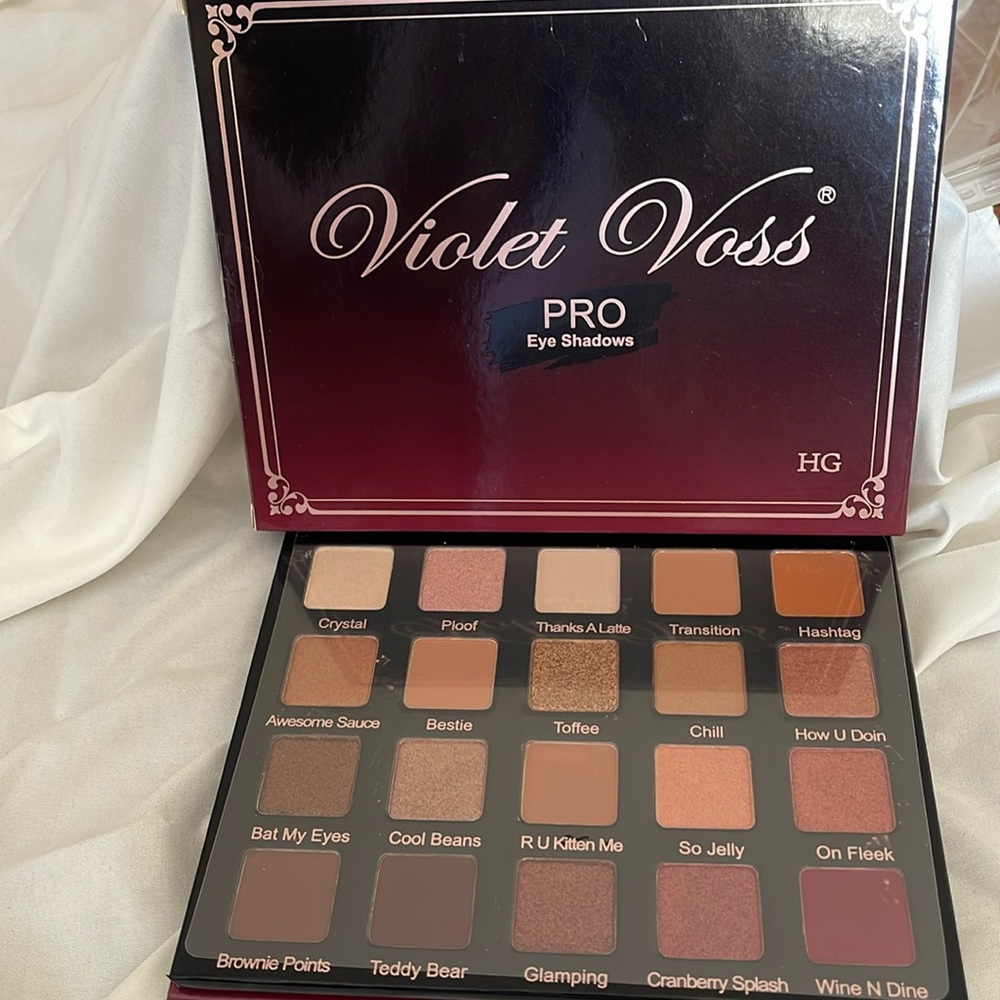 Violet Voss pro eye shadows